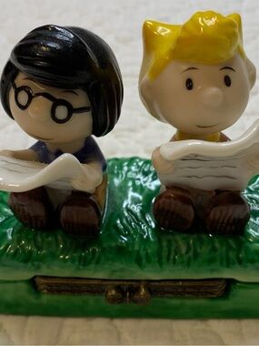 Flambro “Peanuts” Porcelain Hinged Trinket Box with Marcie & Sally Reading Paper